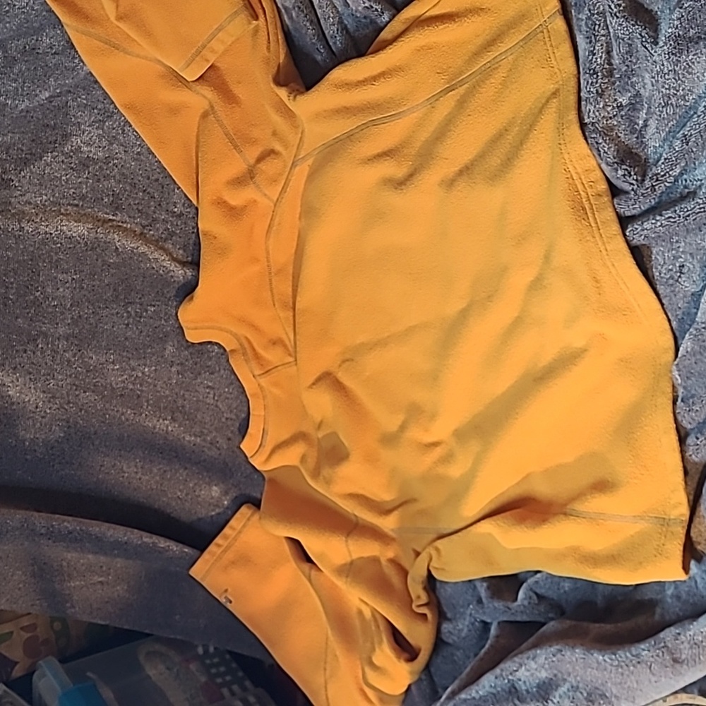 3/$15🚨WAS. $90   HELLY HANSEN Men's crew neck sweatshirt